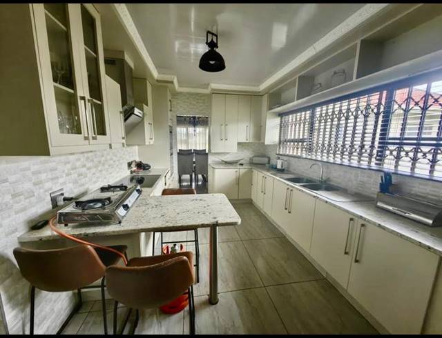 3 BEDROOM HOUSE FOR SALE IN VANDERBIJLPARK SE 6